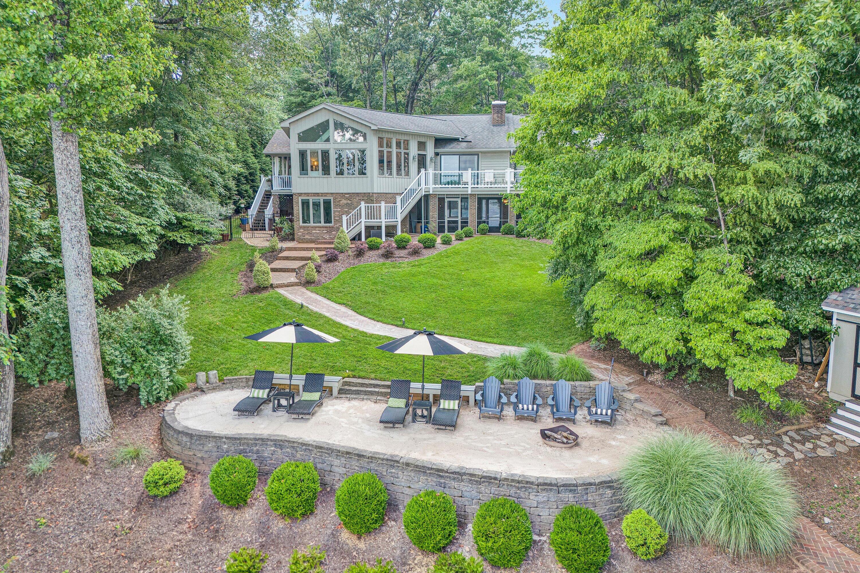 150 Providence LN
