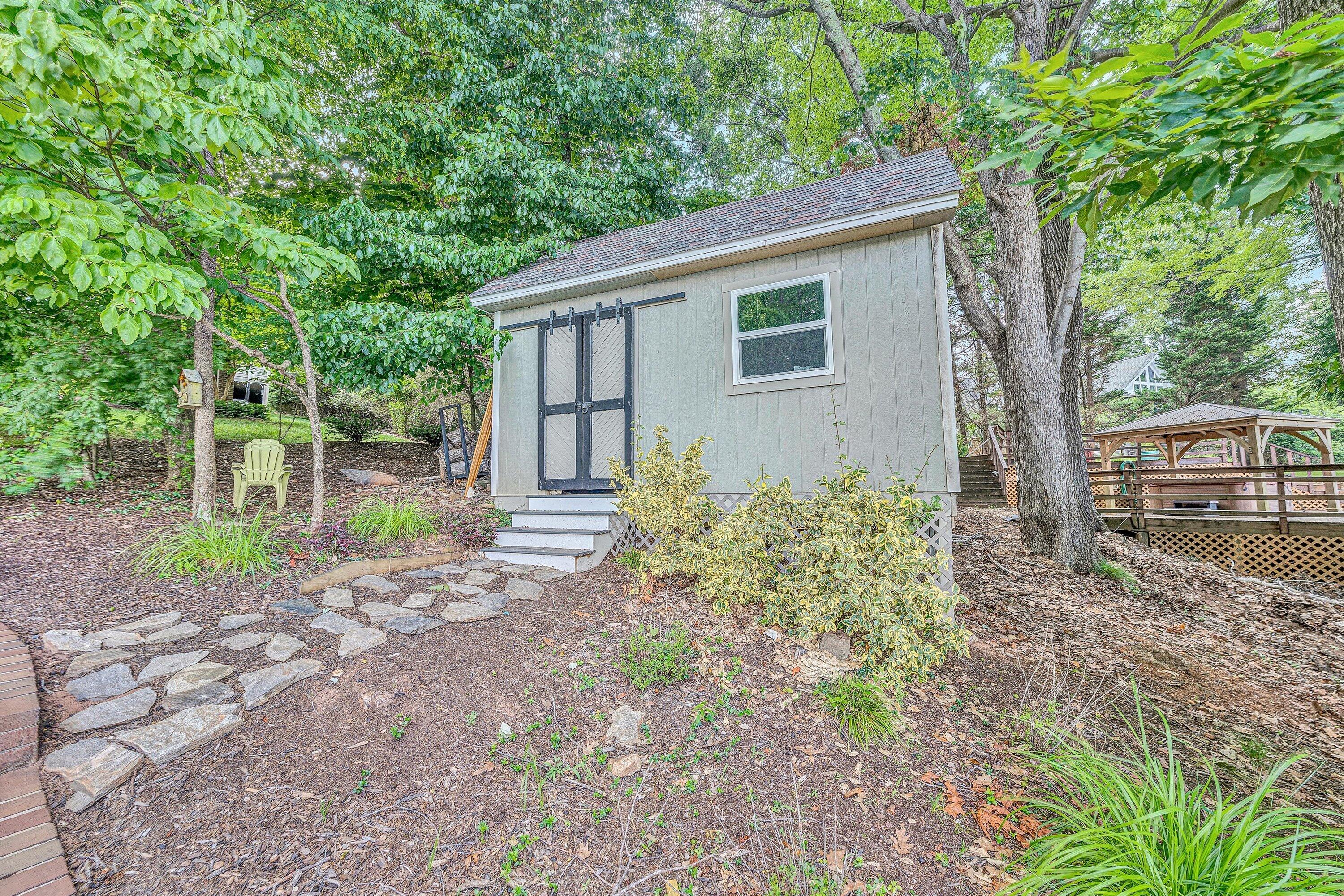 150 Providence LN