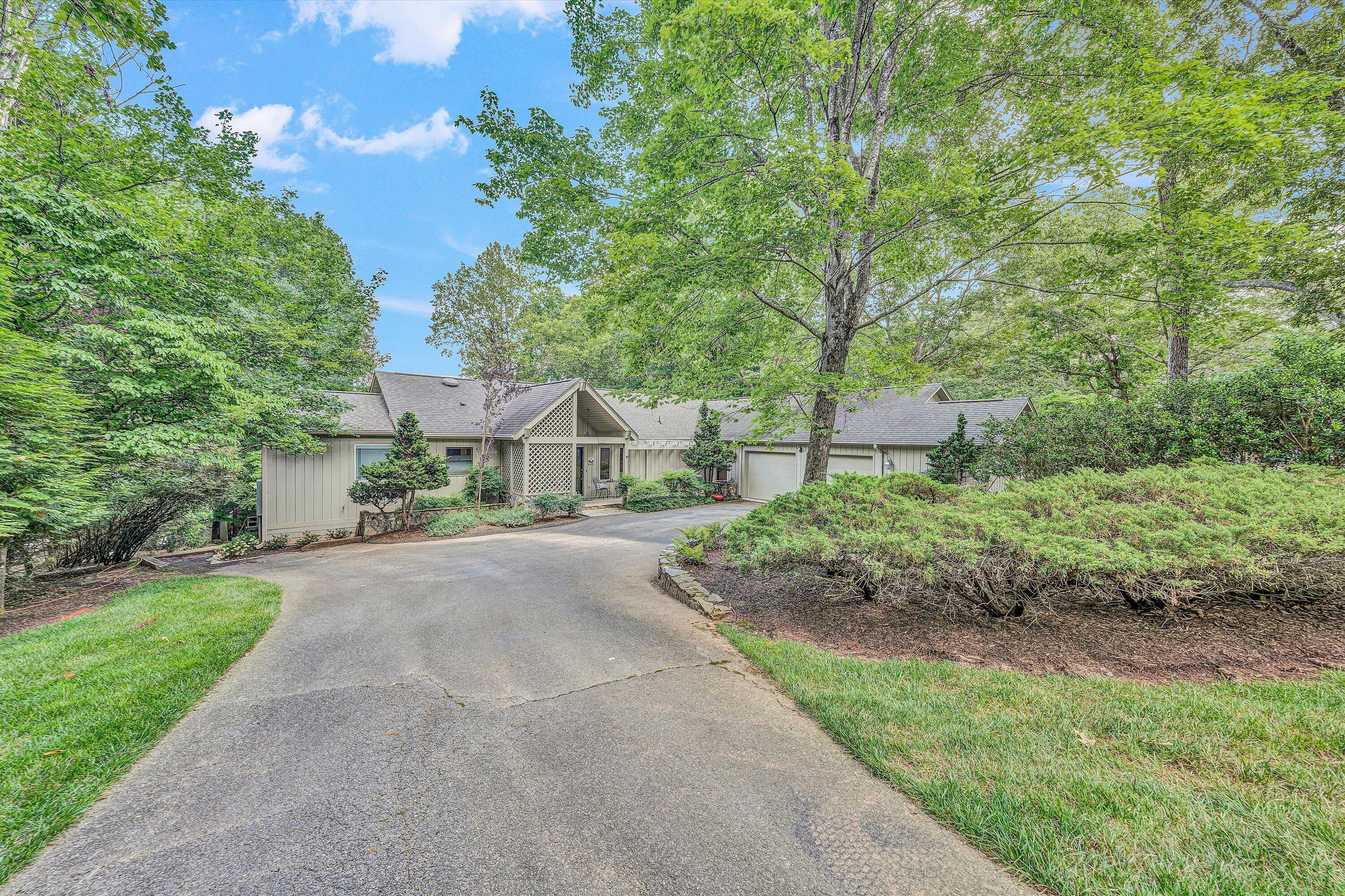 150 Providence LN