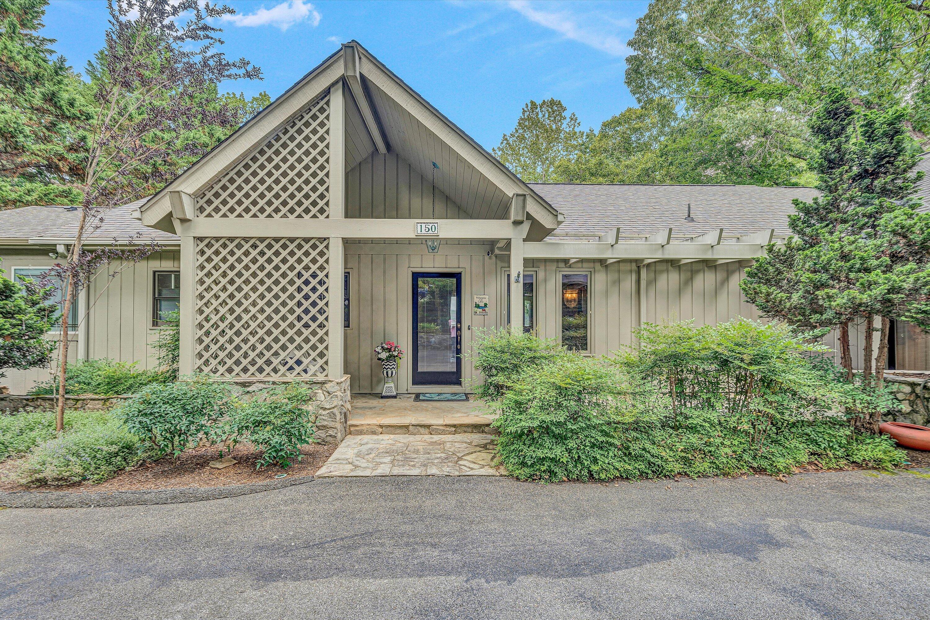 150 Providence LN