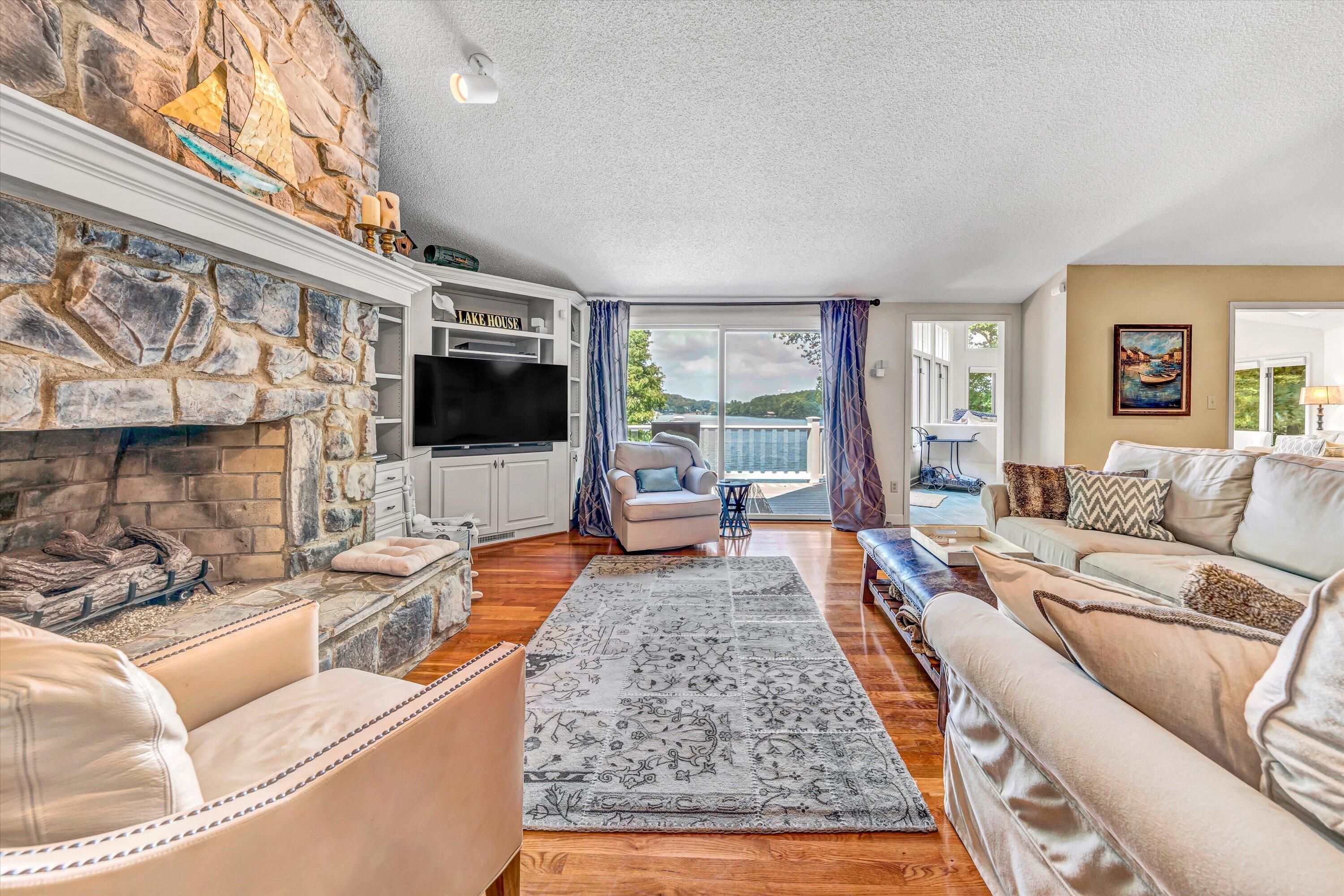 150 Providence LN