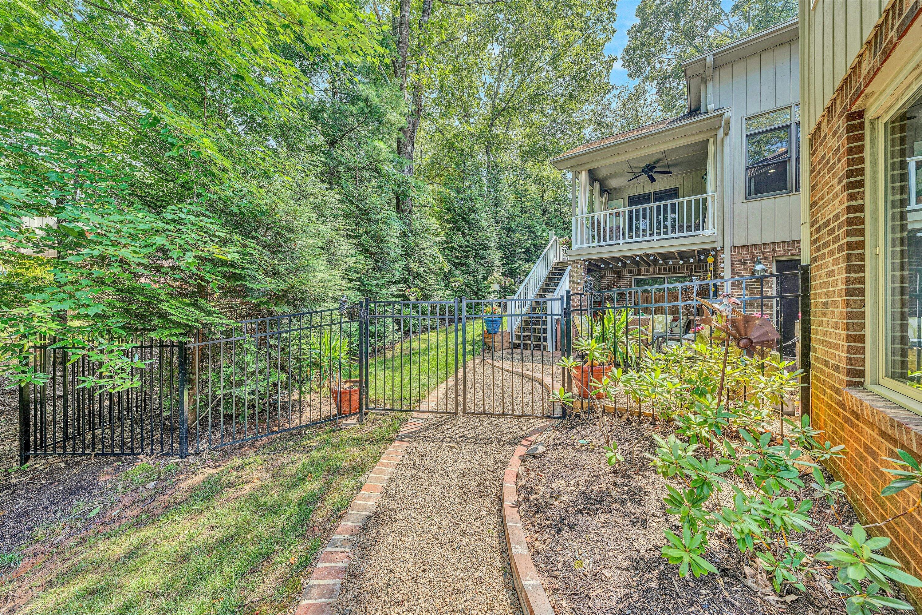 150 Providence LN