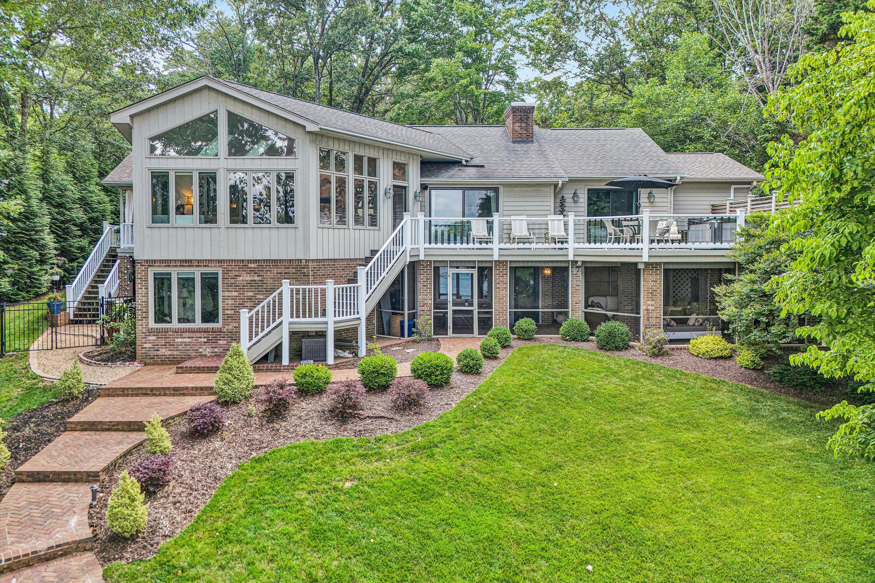 150 Providence LN
