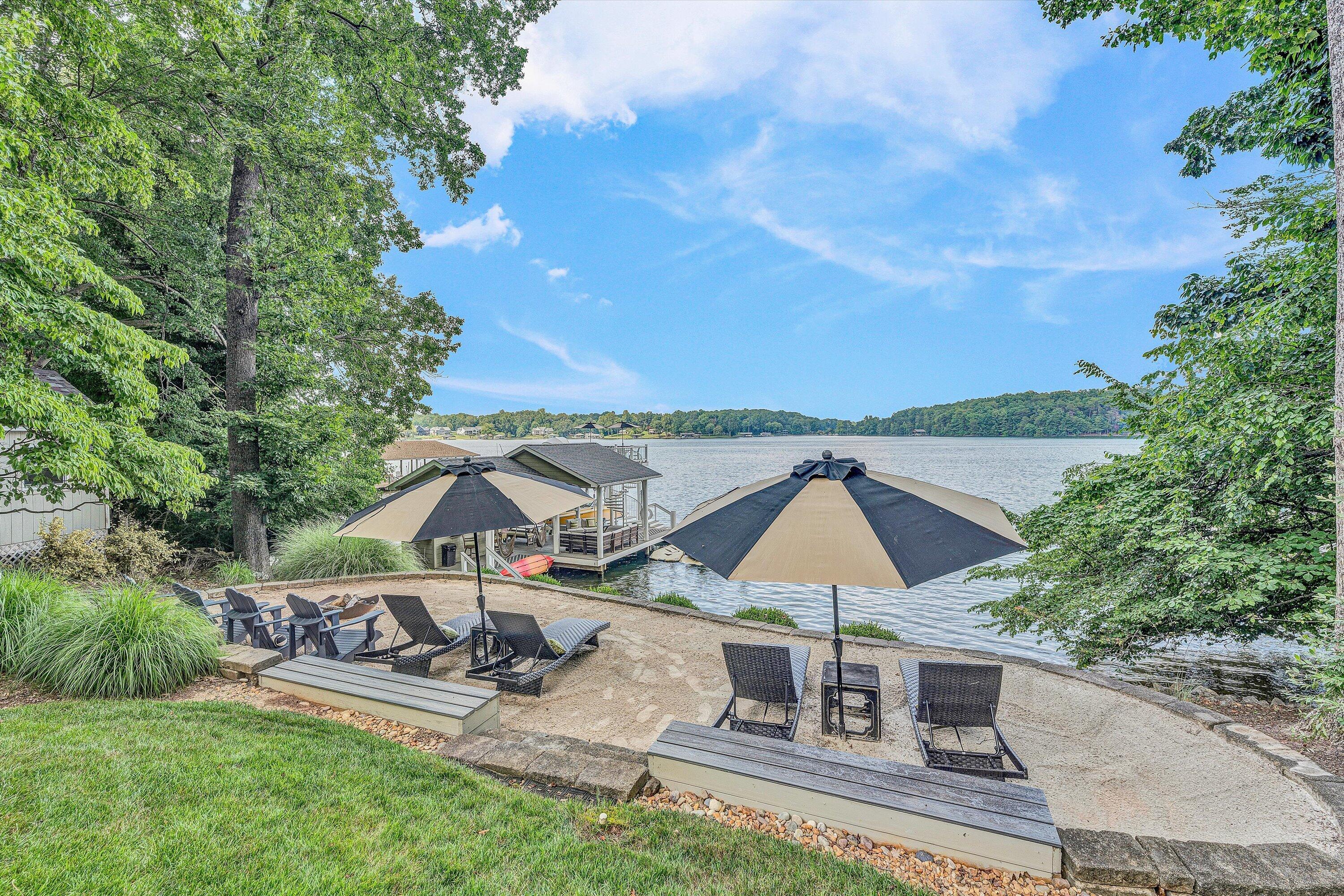 150 Providence LN