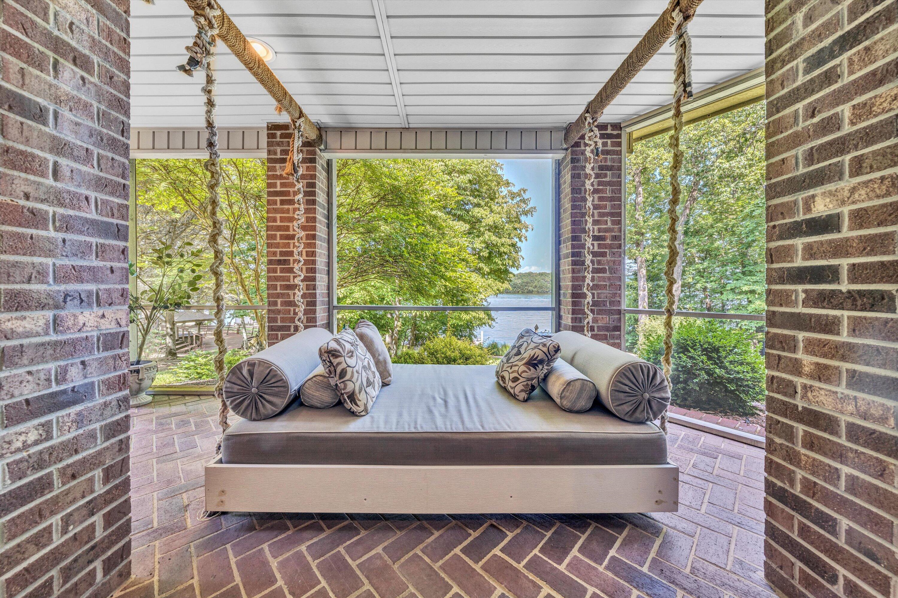 150 Providence LN