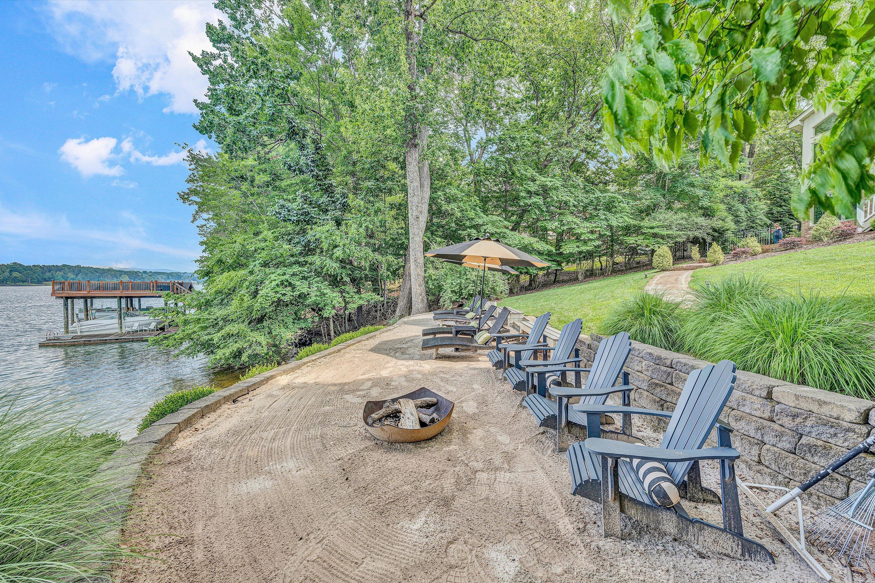 150 Providence LN