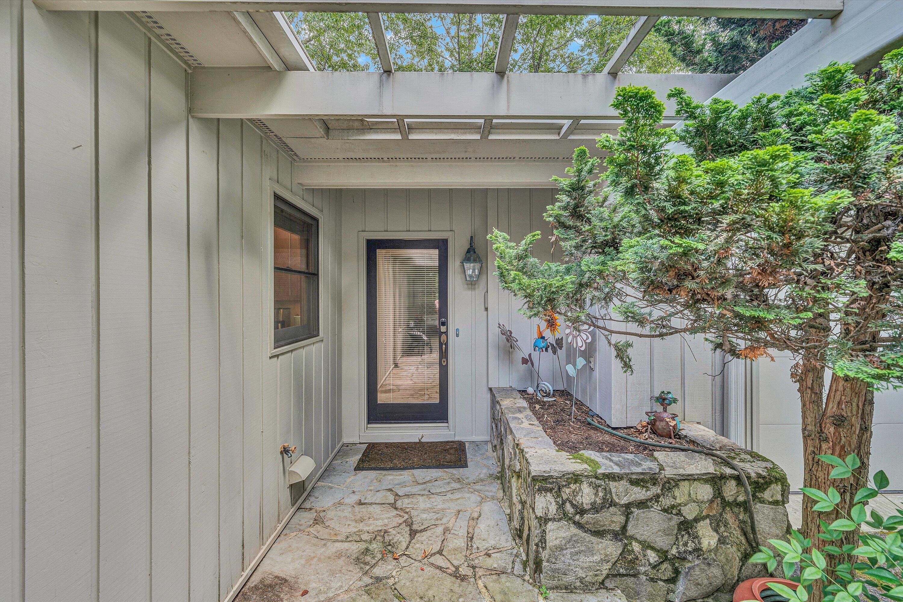 150 Providence LN