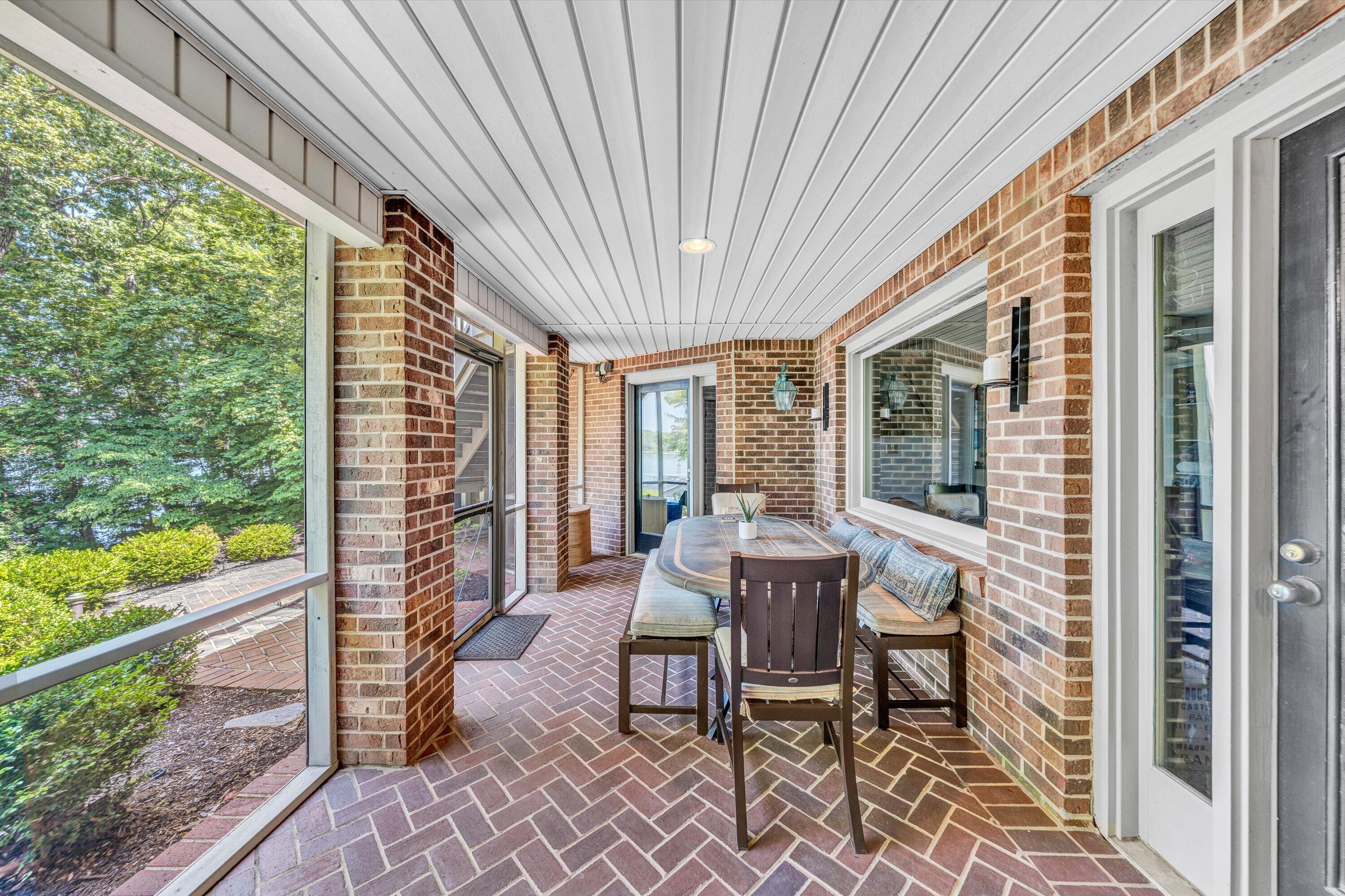 150 Providence LN