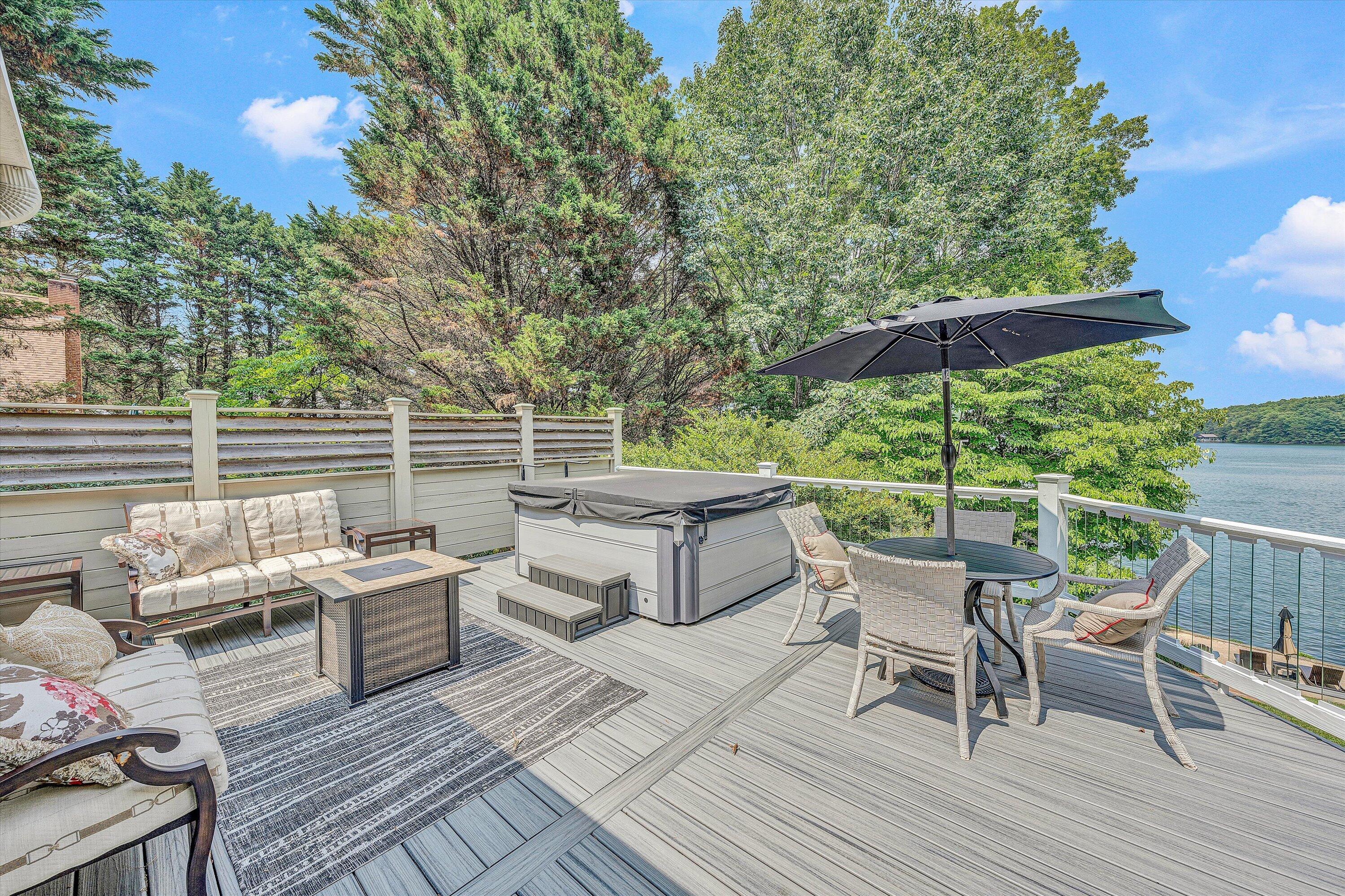 150 Providence LN