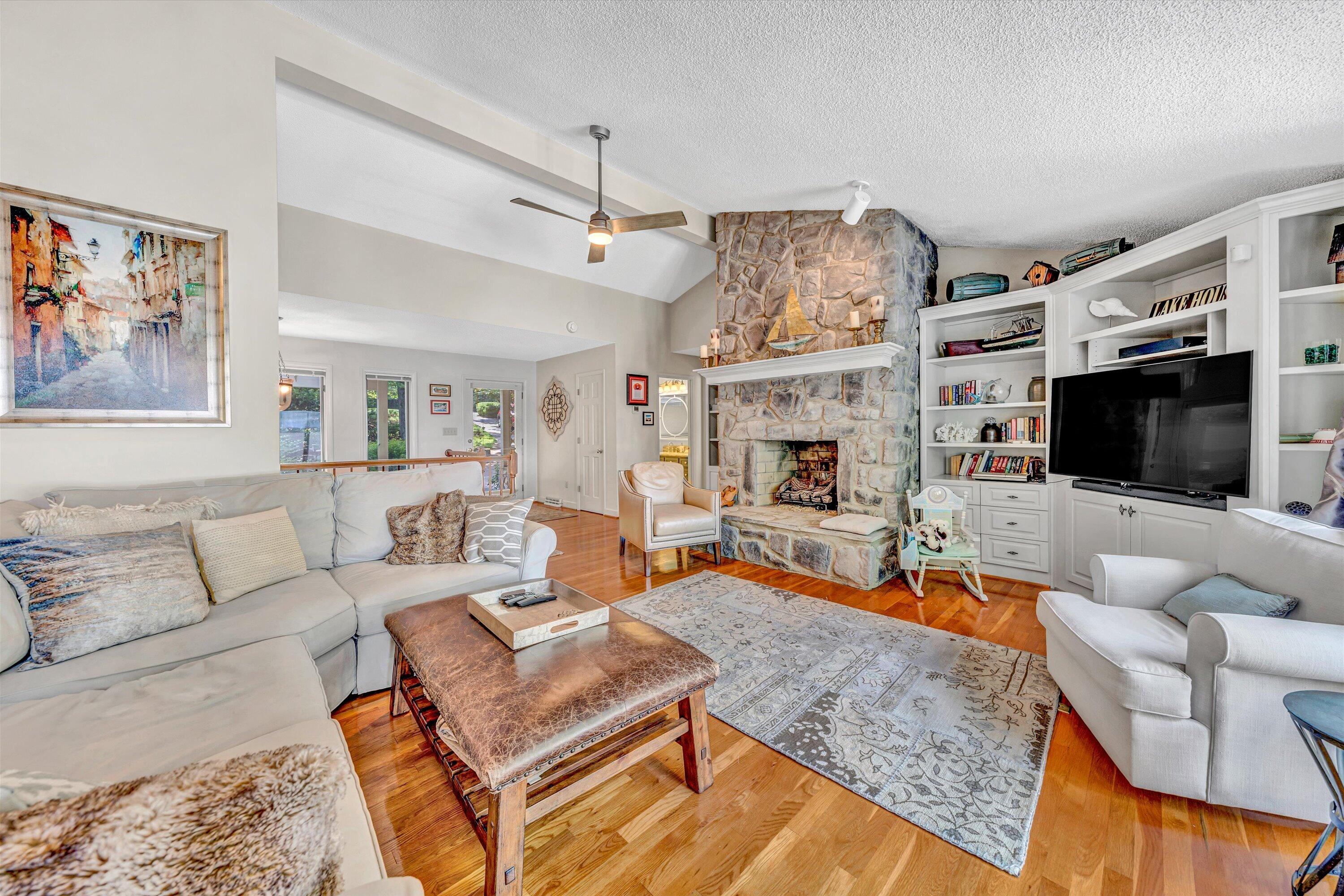 150 Providence LN