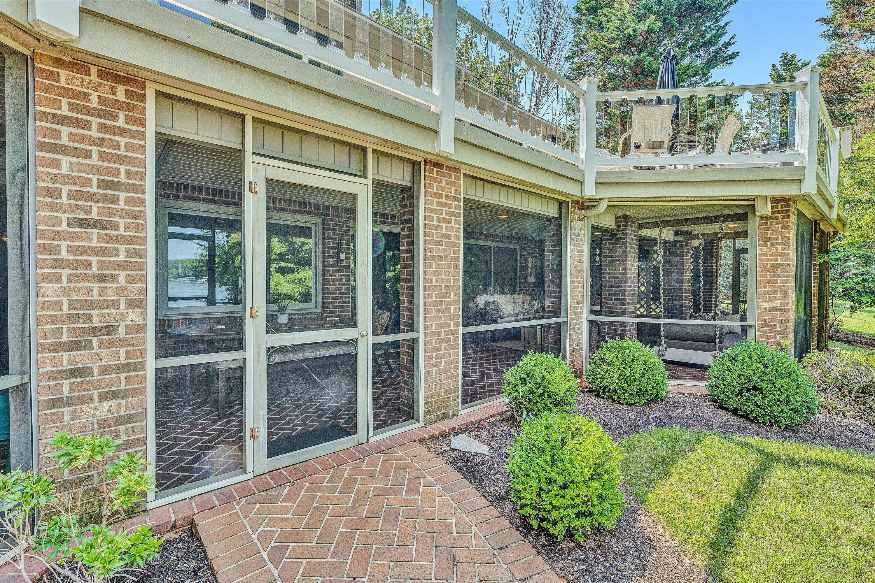 150 Providence LN