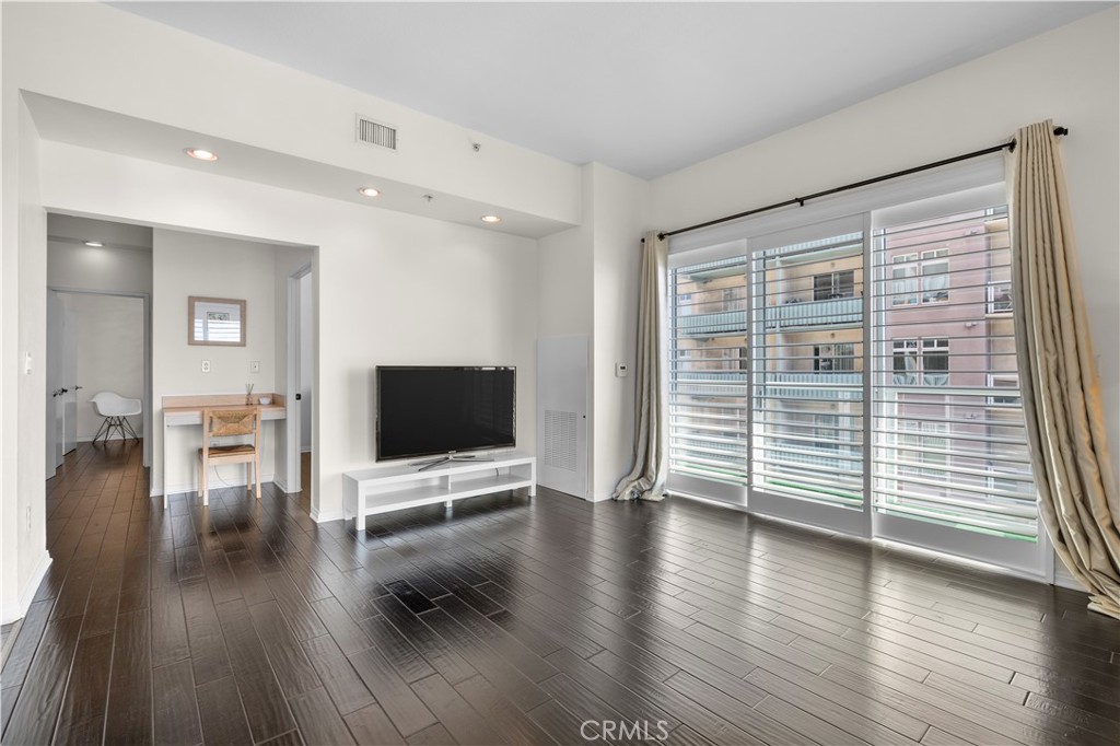 388 E Ocean Boulevard 903