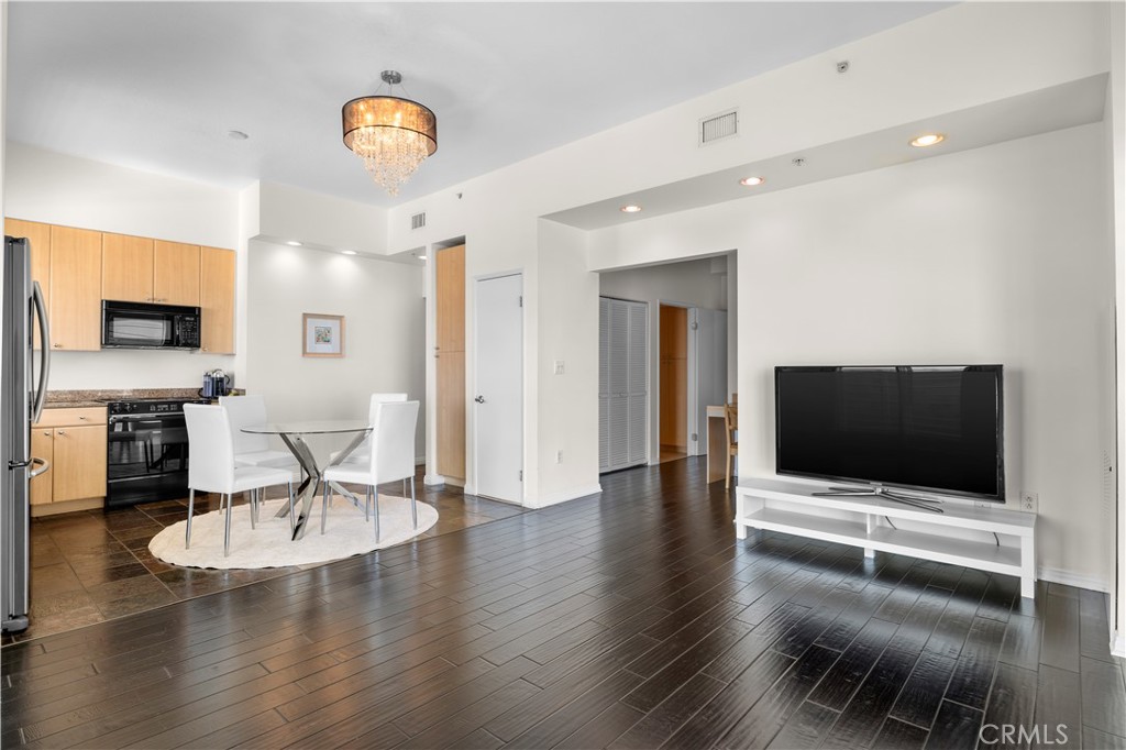 388 E Ocean Boulevard 903