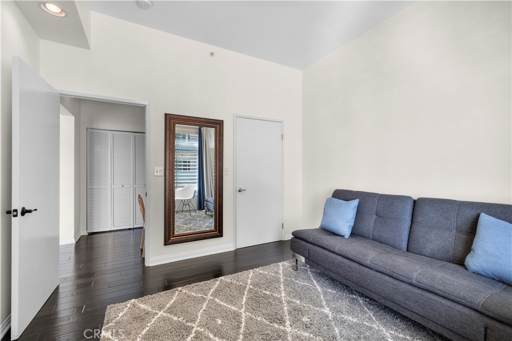 388 E Ocean Boulevard 903