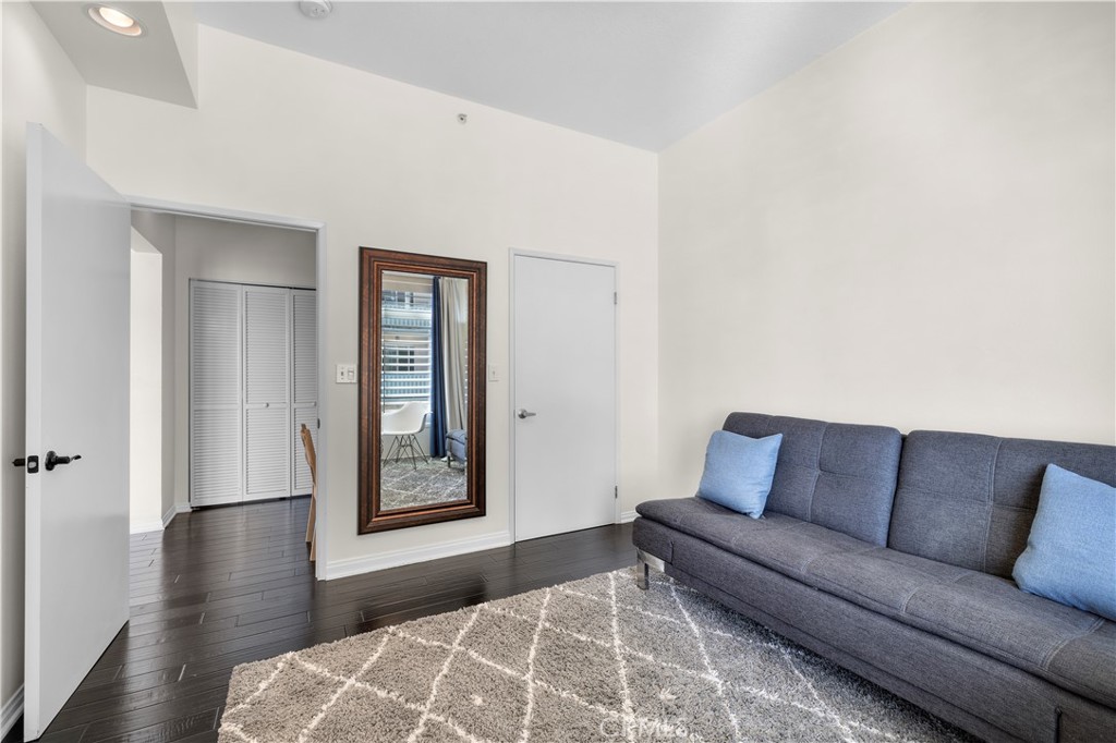 388 E Ocean Boulevard 903