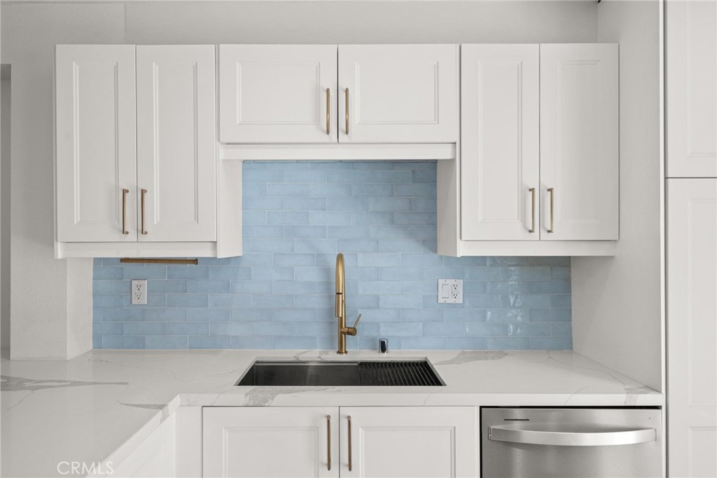 2310 Vanderbilt Lane 4