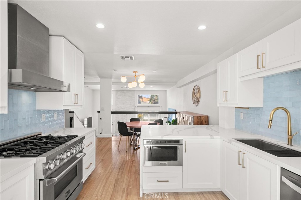 2310 Vanderbilt Lane 4