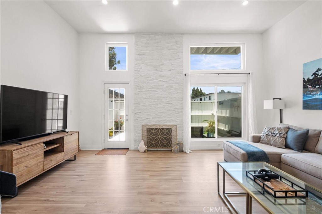 2310 Vanderbilt Lane 4