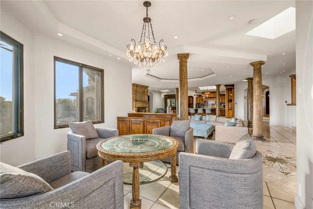 215 S Poinsettia Avenue