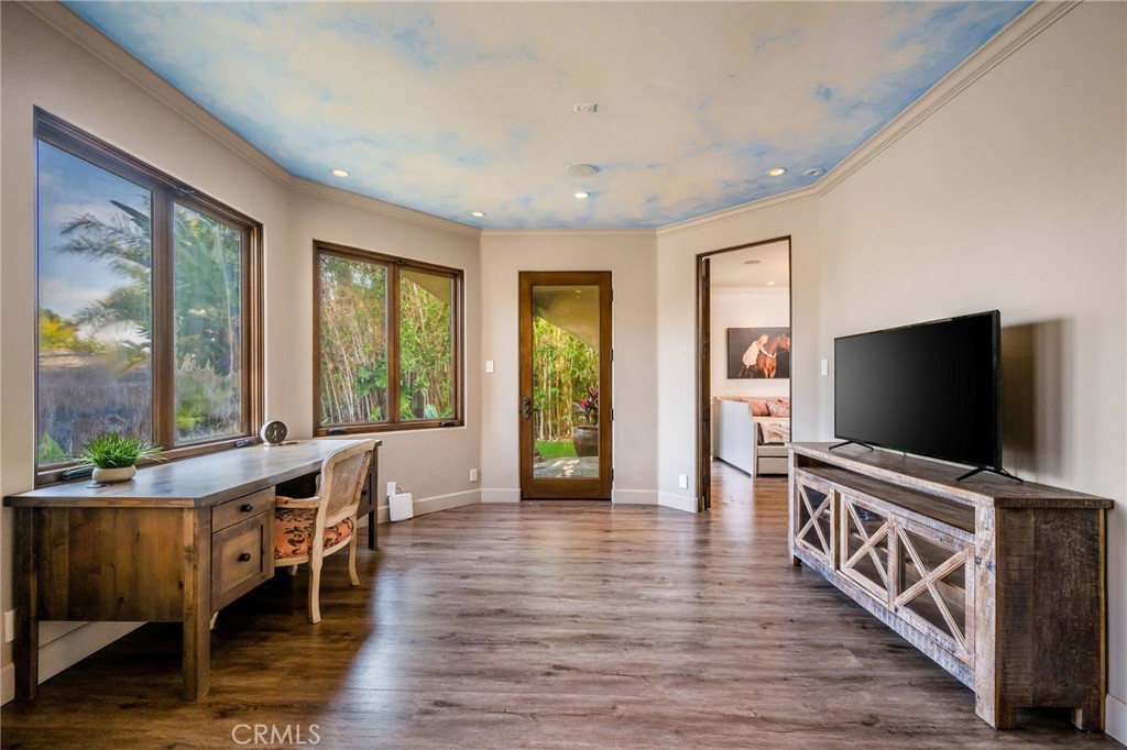 215 S Poinsettia Avenue