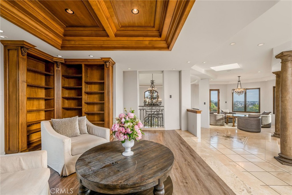 215 S Poinsettia Avenue