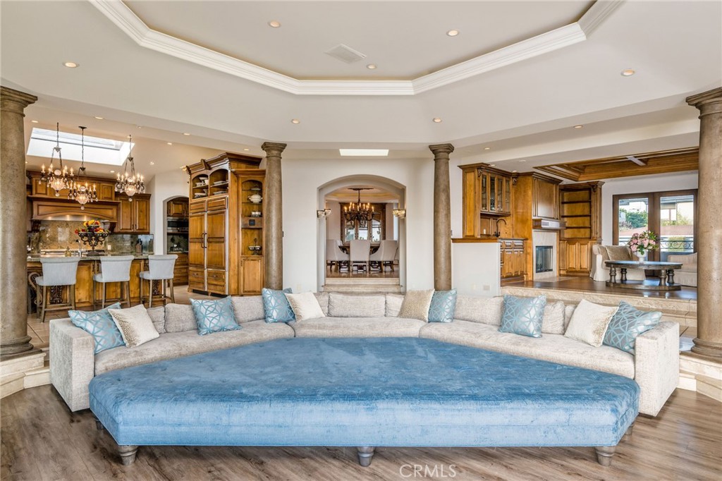 215 S Poinsettia Avenue