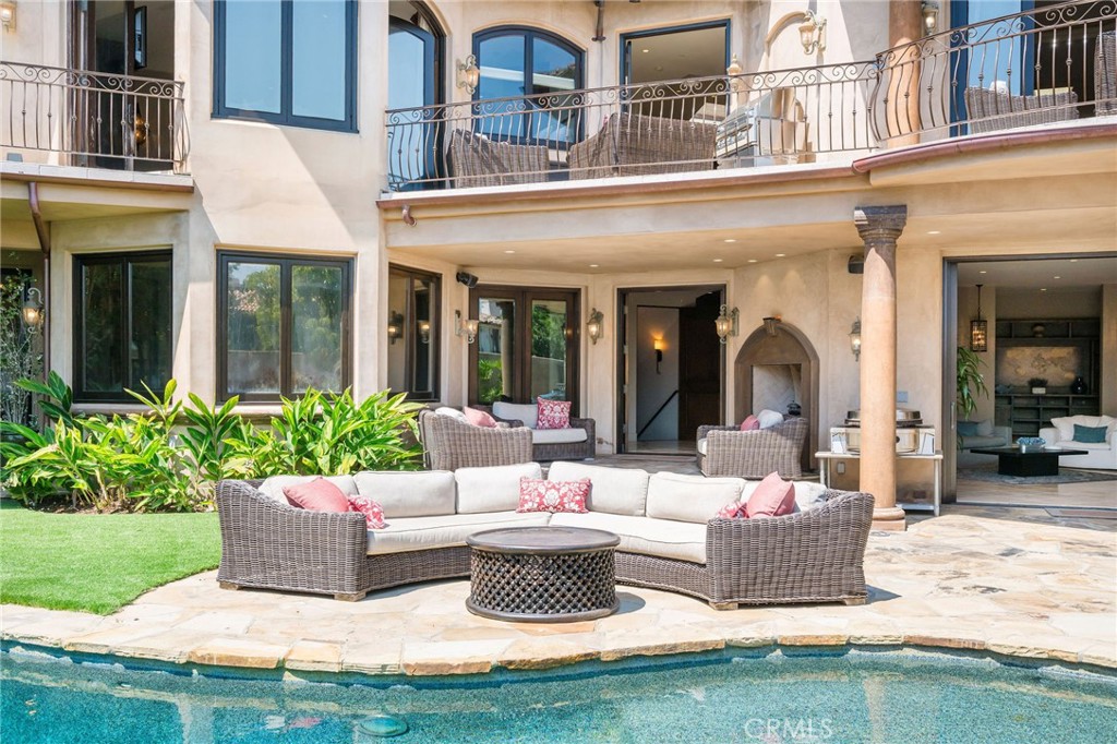 215 S Poinsettia Avenue