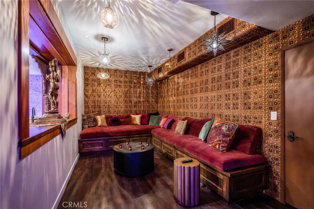 215 S Poinsettia Avenue