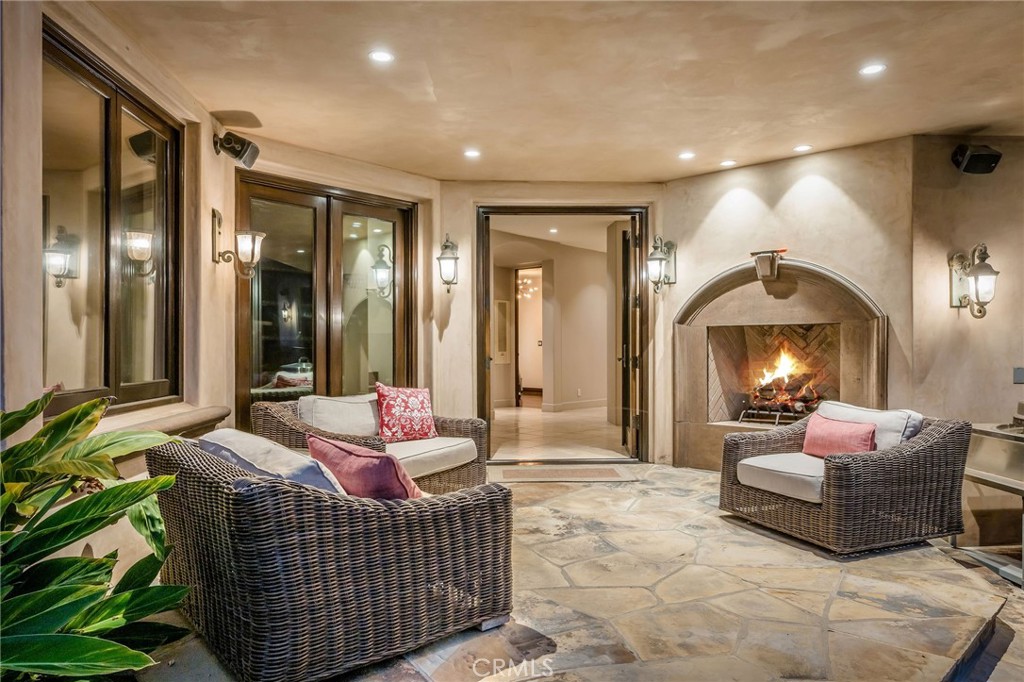 215 S Poinsettia Avenue