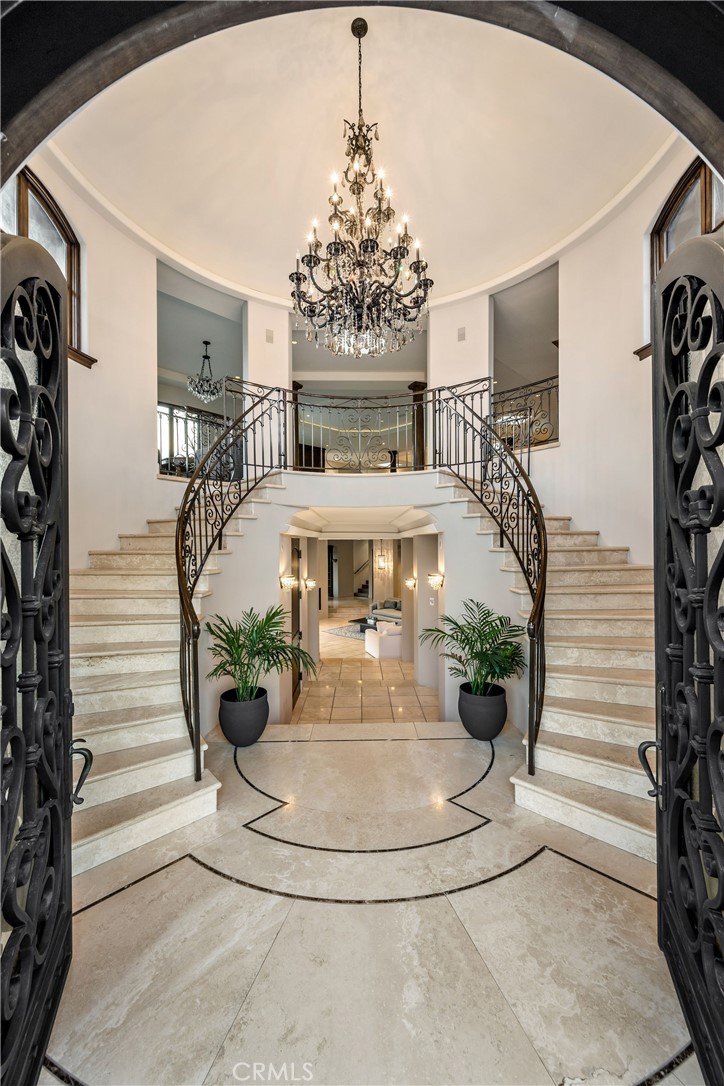 215 S Poinsettia Avenue