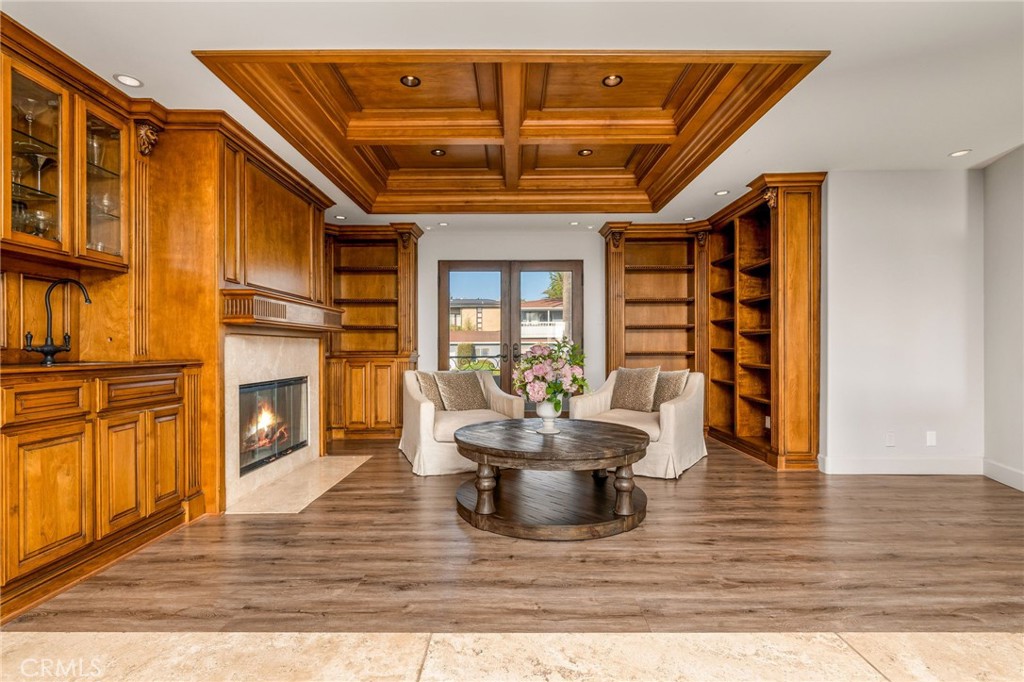 215 S Poinsettia Avenue