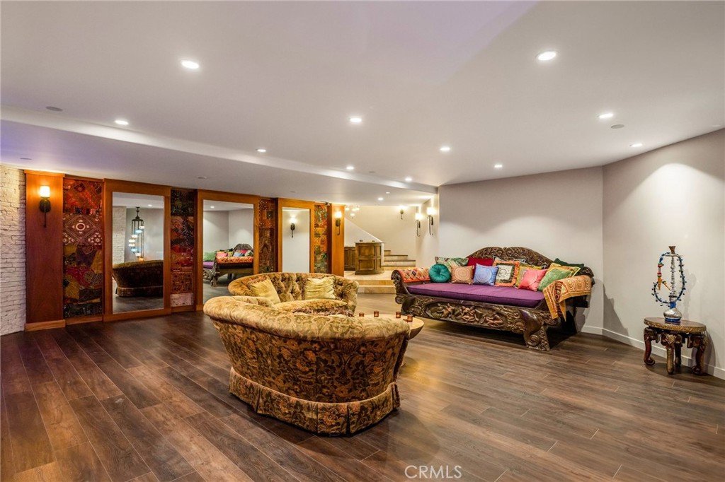 215 S Poinsettia Avenue