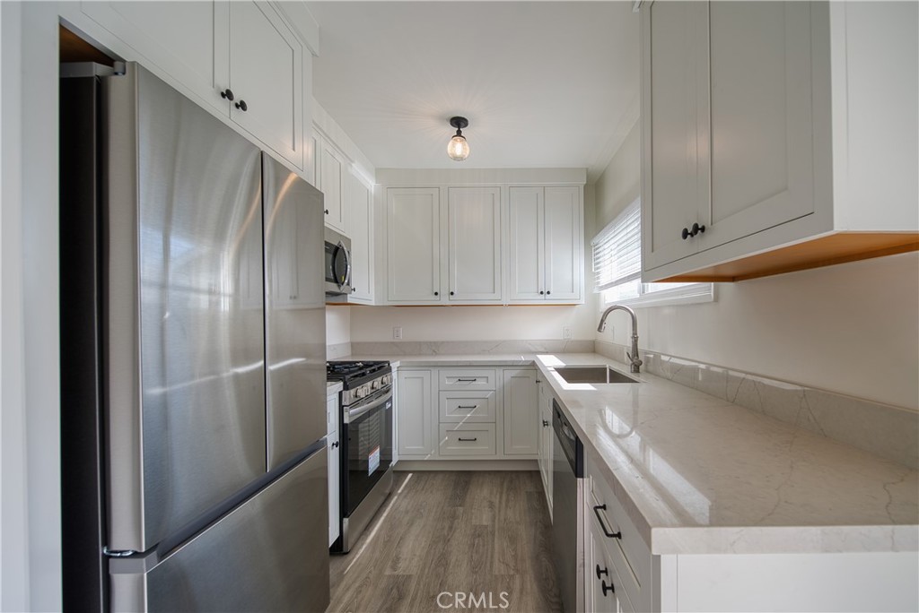 926 MANHATTAN BEACH BLVD B