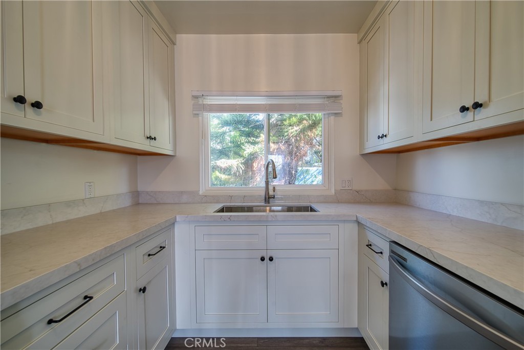 926 Manhattan Beach Blvd