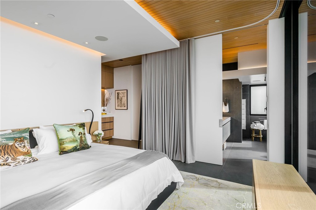 4320 The Strand