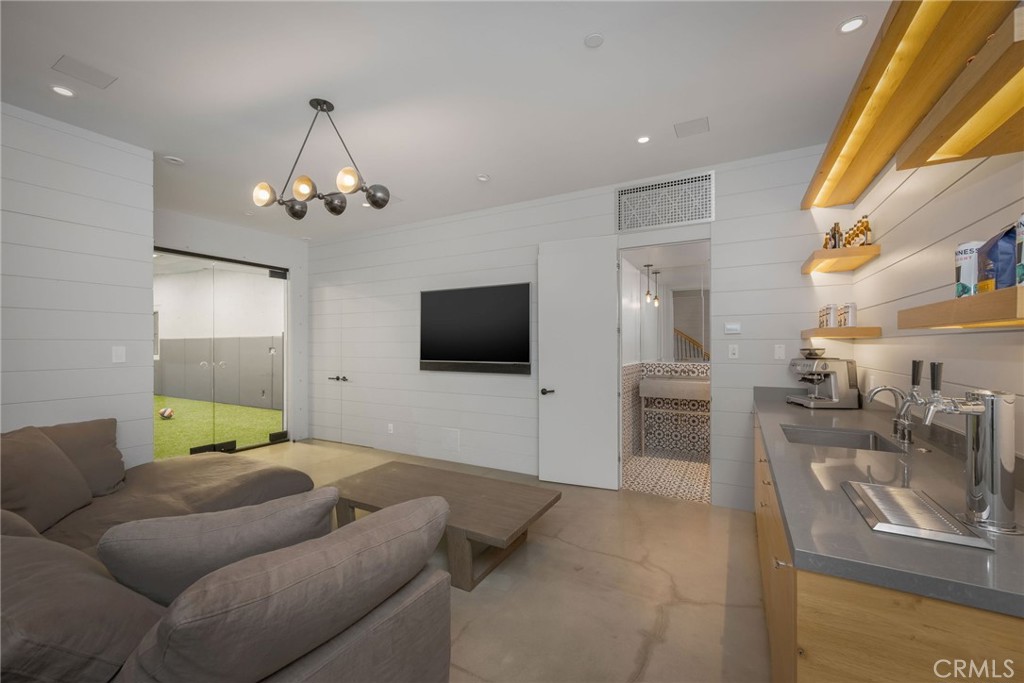 2903 Manhattan Avenue A