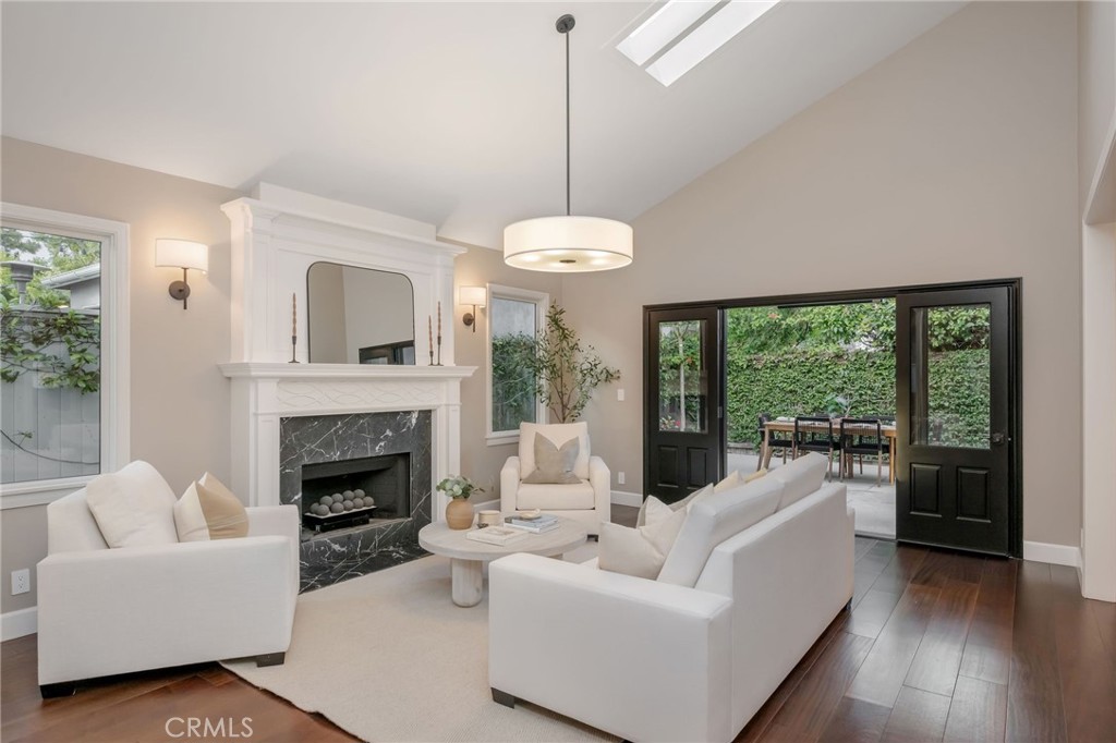 1704 N Poinsettia