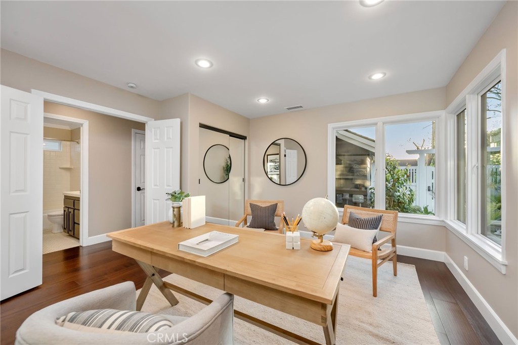 1704 N Poinsettia