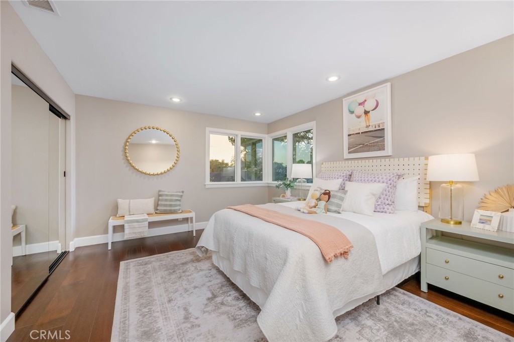 1704 N Poinsettia