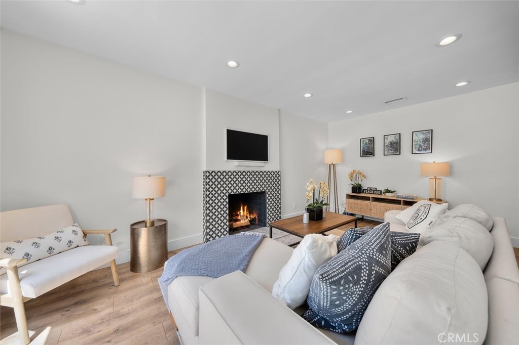 1430 Bonnie Brae