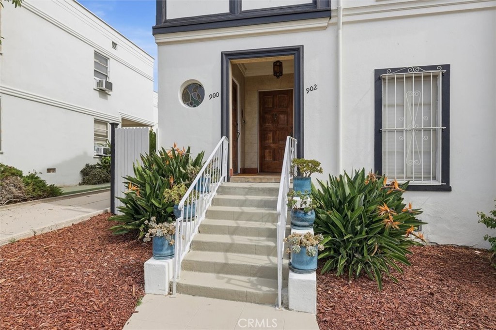 900 S Curson