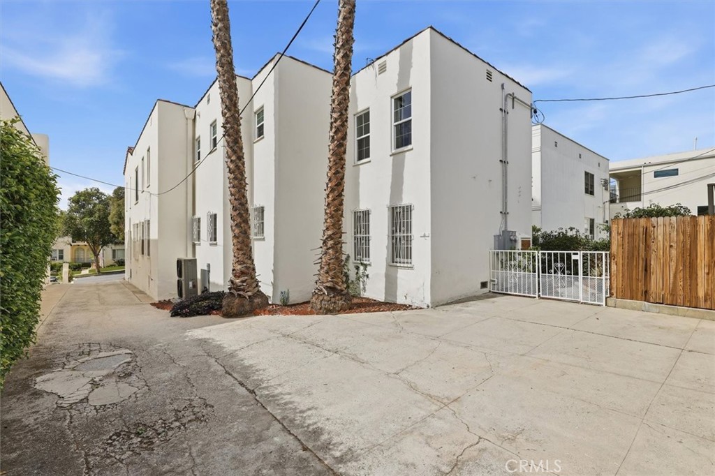 900 S Curson