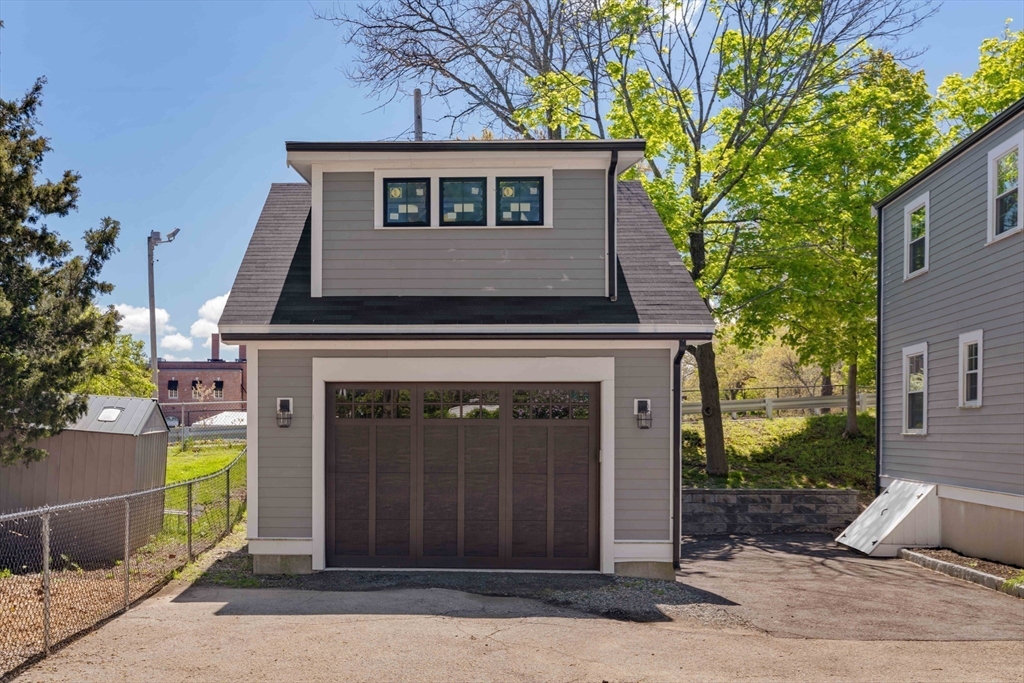 77 Willard Street