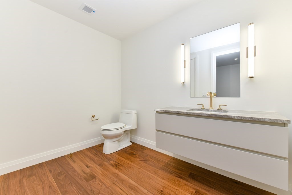 110 Sudbury Street # 3704