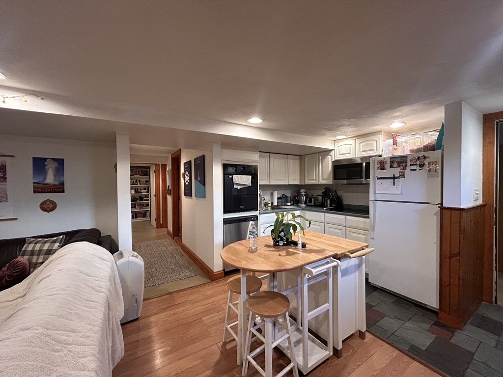 92 Wallingford Rd # B