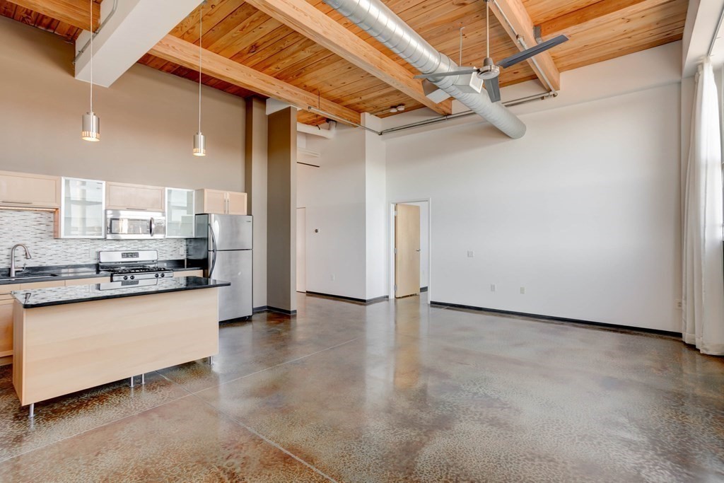 120 Holmes St # 304