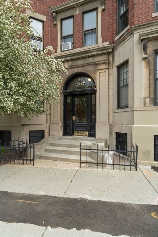 1157 Commonwealth Ave # 4