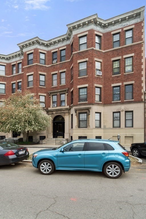 1157 Commonwealth Ave # 4
