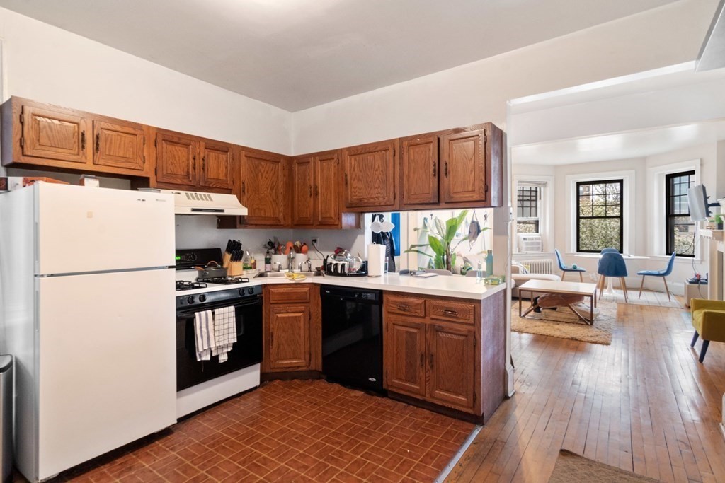 1157 Commonwealth Ave # 4