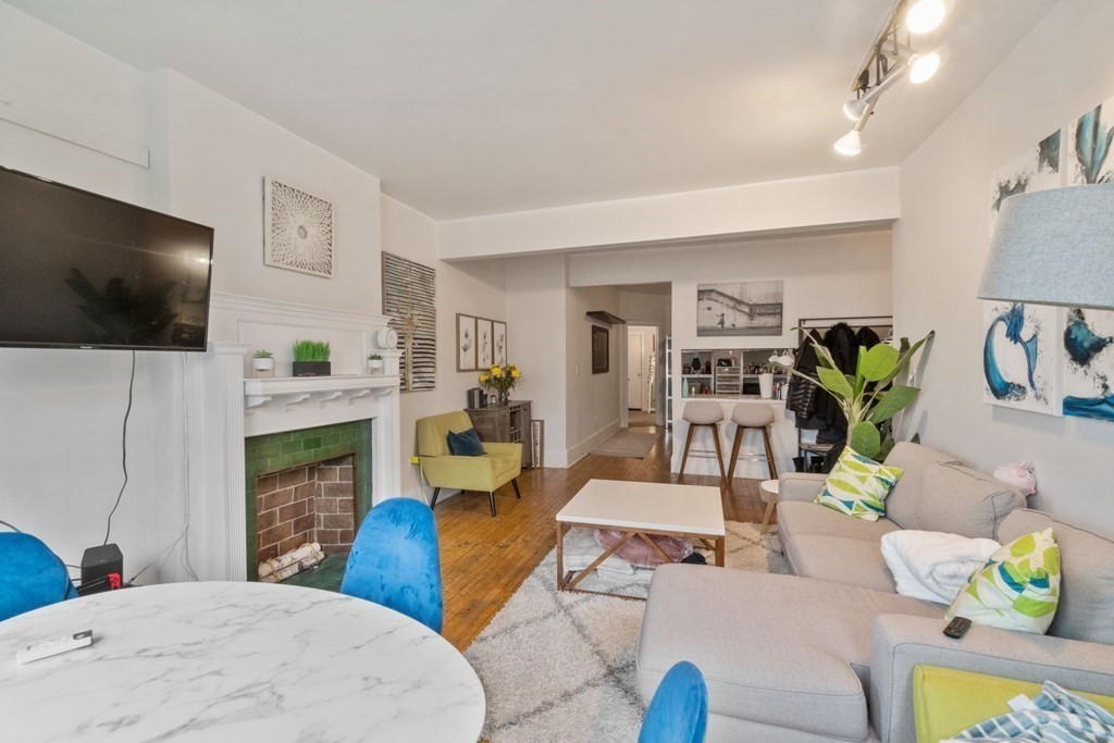 1157 Commonwealth Ave # 4